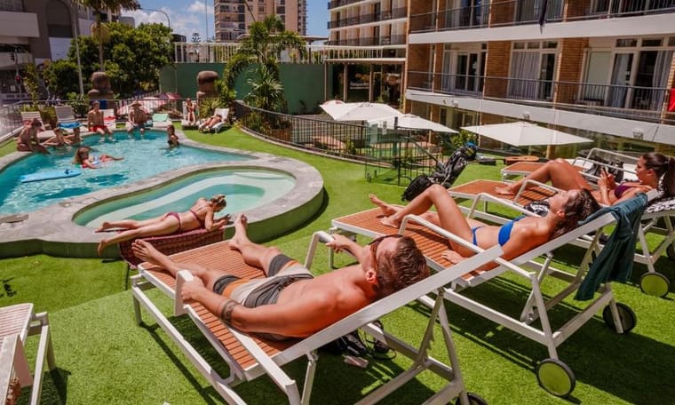 Surfers Paradise hostel, accommodation on Oz Adventure, 10 Days Sydney to Brisbane