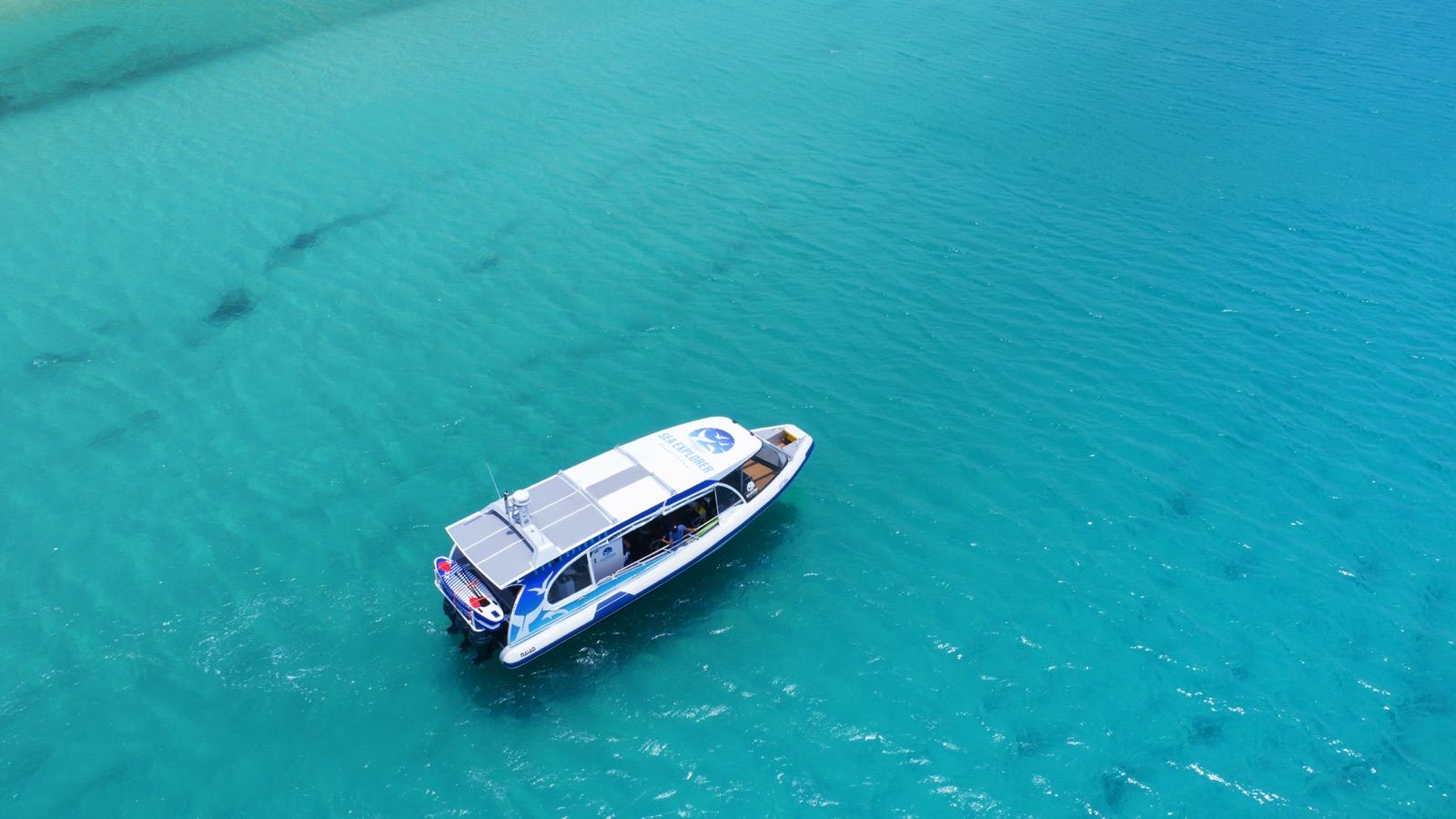 Whitsunday Adventurer, Catamaran (Spa + Paddle Boards)